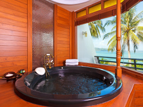 Diamond Cliff Resort & Spa, Patong Beach