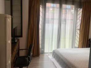 Lounge Park Apartment