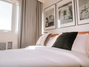 A Luxurious 1BR Apartment