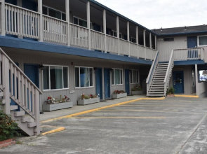 Lighthouse Cove Inn