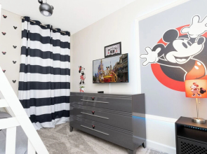 Gorgeous 6 Bd SF Close to Disney w Pool Champions Gate Resort 712