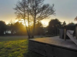 The Andiron Seaside Inn & Cabins