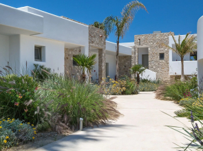 White Pearls Luxury Suites - Adults Only