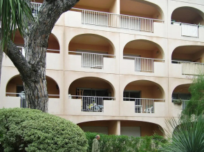 Studio in Hyères, With Furnished Terrace and Wifi - 150 m From the Bea