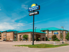 Days Inn & Suites by Wyndham Brandon