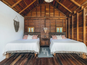 La Embajada Universal - The Eighth Color of Bacalar