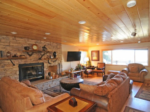 No. 13 Ski-In/Ski-Out Bear Mountain - 5 Br Home