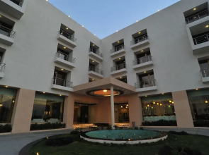 Le Tokyo Hotel Sanand