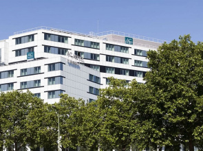 AC Porte Maillot Hotel