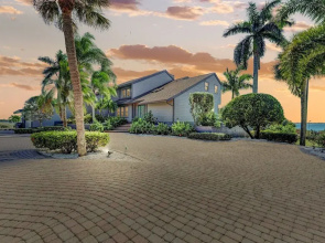 Bay House Retreat managed by Beach Retreats