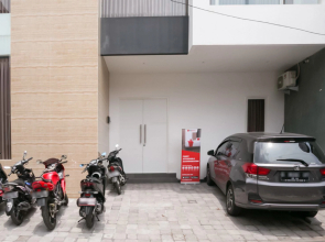 RedDoorz Syariah near Lapangan Pancasila Simpang Lima