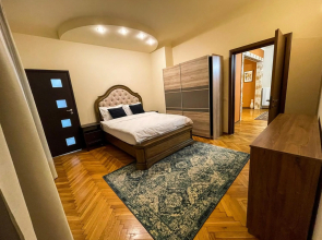 Central apartment w/ fire place - ground floor