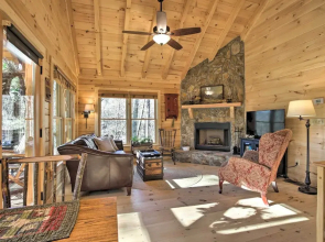 Couples Getaway Cabin by Hiking + Waterfalls!