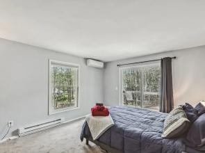 Poconos Chalet Newly Renovated, Great Location 4 Bedroom Home by RedAwning