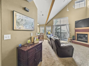 B6 Tarn Landing 1br + Loft, 3ba 1 Bedroom Condo