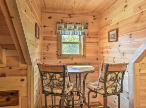 Maggie Valley Family Cabin w/ Porch & Fire Pit!