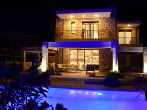Kokinogremos Villa