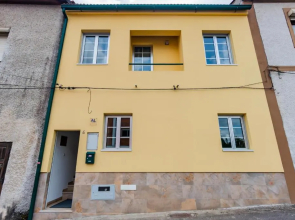 Mirasol - Casa com pátio no centro de Anadia