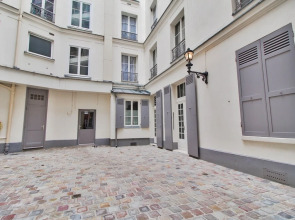 Very Cosy Parisian Apartment