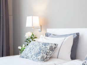 Top High Airport Link Hotel