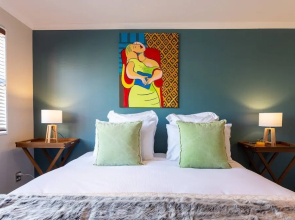 Spacious Central City Apartment with Parking