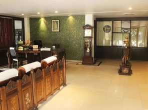 OYO 1839 Hotel Royal Inn