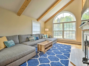 Chic Dover Home w/ Hot Tub: 1 Mi to Golf!