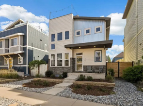 Decked Out Sunset Views, Fire Pit & Fenced Yard