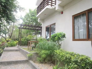 Gumamela Resort - Hillside