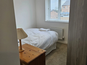 Great Location, 3 bed House in Wistaston