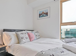 Panoramic Pad -amazing Apartment With WOW Factor Views Across the City to the sea