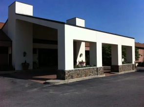 Holiday Lodge Hotel & Conference Center