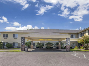 Comfort Suites Near Vancouver Mall