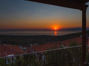 Restored 1902 stone house with superb sea view