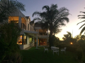 Oewer Palms