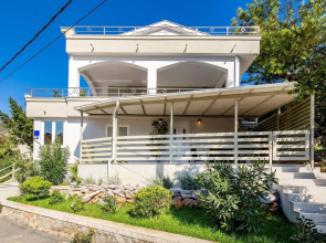 Amazing Home in Cesarica with Outdoor Swimming Pool, Hot Tub & 5 Bedrooms
