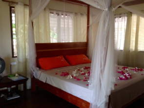 Liwayway Sa Bohol-Pamilacan Bed & Breakfast