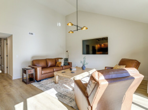 Bike, Golf & Explore: Quiet Bella Vista Retreat