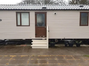 Luxury Caravan Only 10 Mins From the Beach