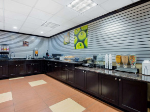 La Quinta Inn by Wyndham West Long Branch/NJ Shore Area