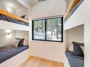 Luxe Soda Springs Cabin: Hot Tub, Forest-view Deck