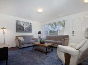Convenient 2 bedroom, walk to Bart, 10 min to Berkeley