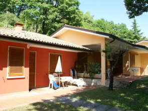 Bungalow in Garda With Pool & Wine Nearby