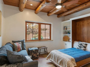 La Joya - Spacious and Historic Downtown Jewel