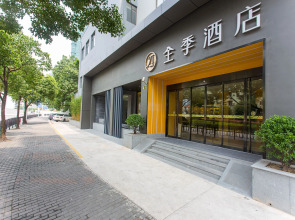 Ji Hotel Shanghai Oriental Pearl Tower