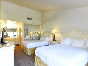 656 S At Silverado 1 Bedroom Condo by RedAwning