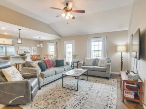 Pool Access, Grill & Gazebo: Ozark Getaway!