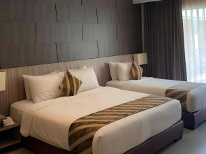 Grand Laguna Hotel & Villa