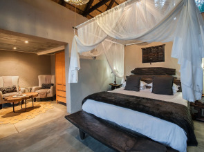 Pondoro Game Lodge  - Open to Kruger Park