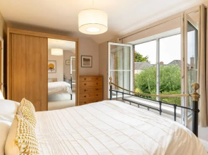 Host Stay Clearmount Cottage